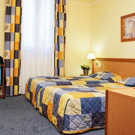 Le Beaugency Hotel 3*